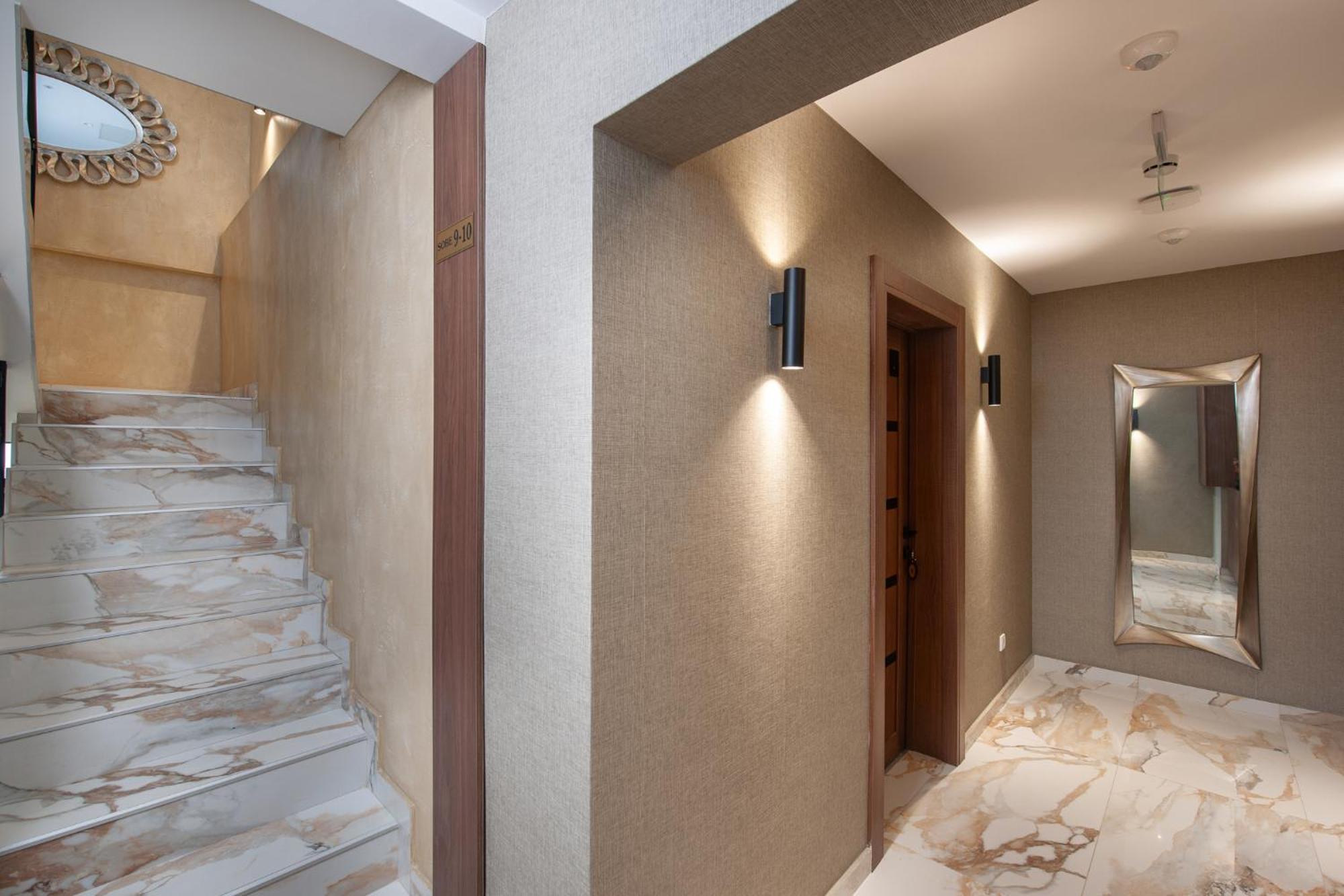 קראלג'בו Hotel Kralj מראה חיצוני תמונה