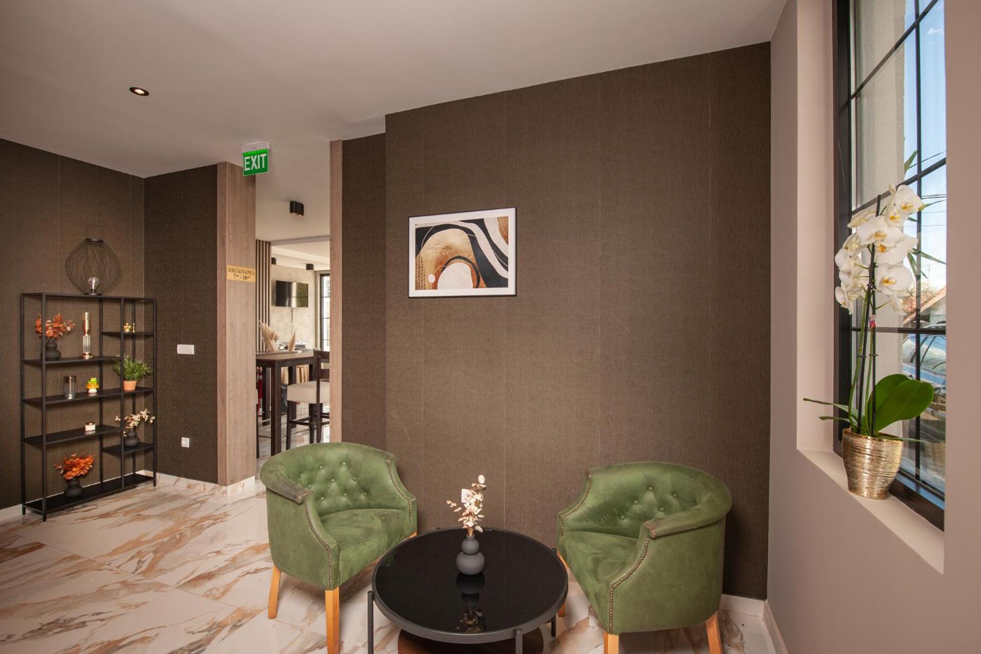 קראלג'בו Hotel Kralj מראה חיצוני תמונה