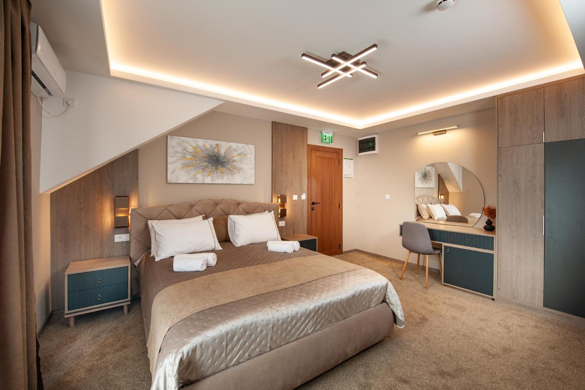 קראלג'בו Hotel Kralj מראה חיצוני תמונה