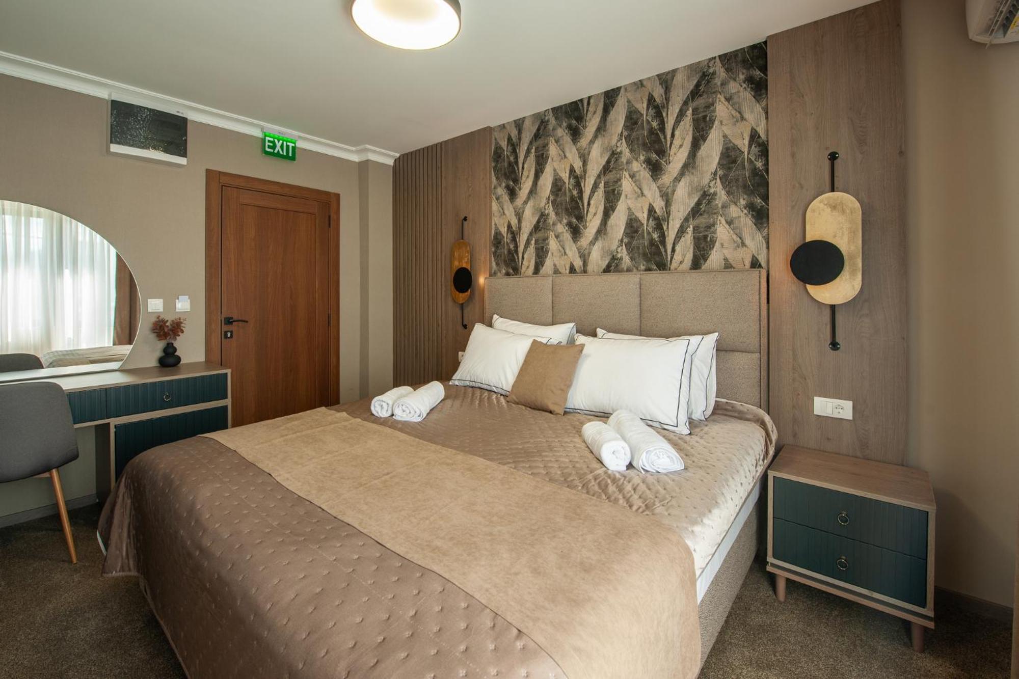 קראלג'בו Hotel Kralj מראה חיצוני תמונה
