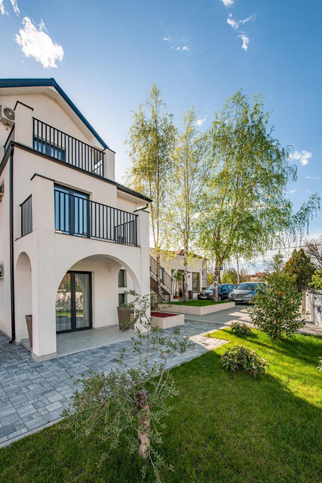 קראלג'בו Hotel Kralj מראה חיצוני תמונה