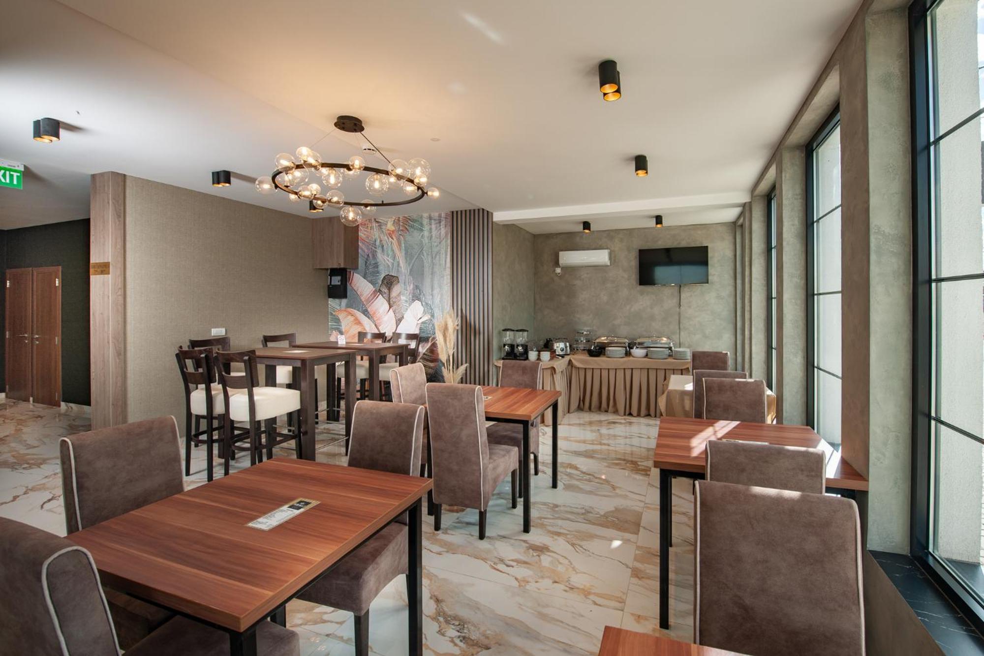 קראלג'בו Hotel Kralj מראה חיצוני תמונה