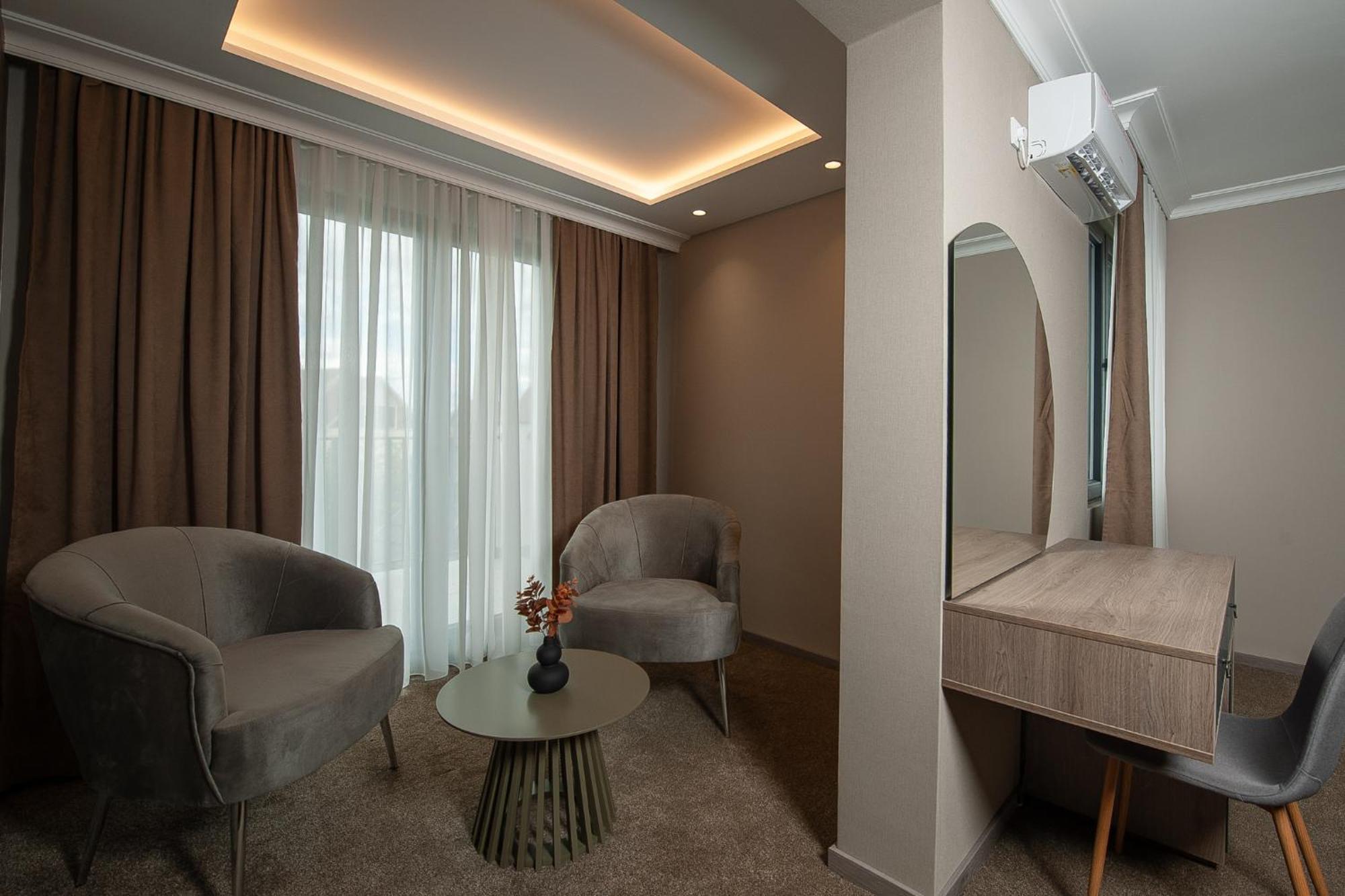 קראלג'בו Hotel Kralj מראה חיצוני תמונה