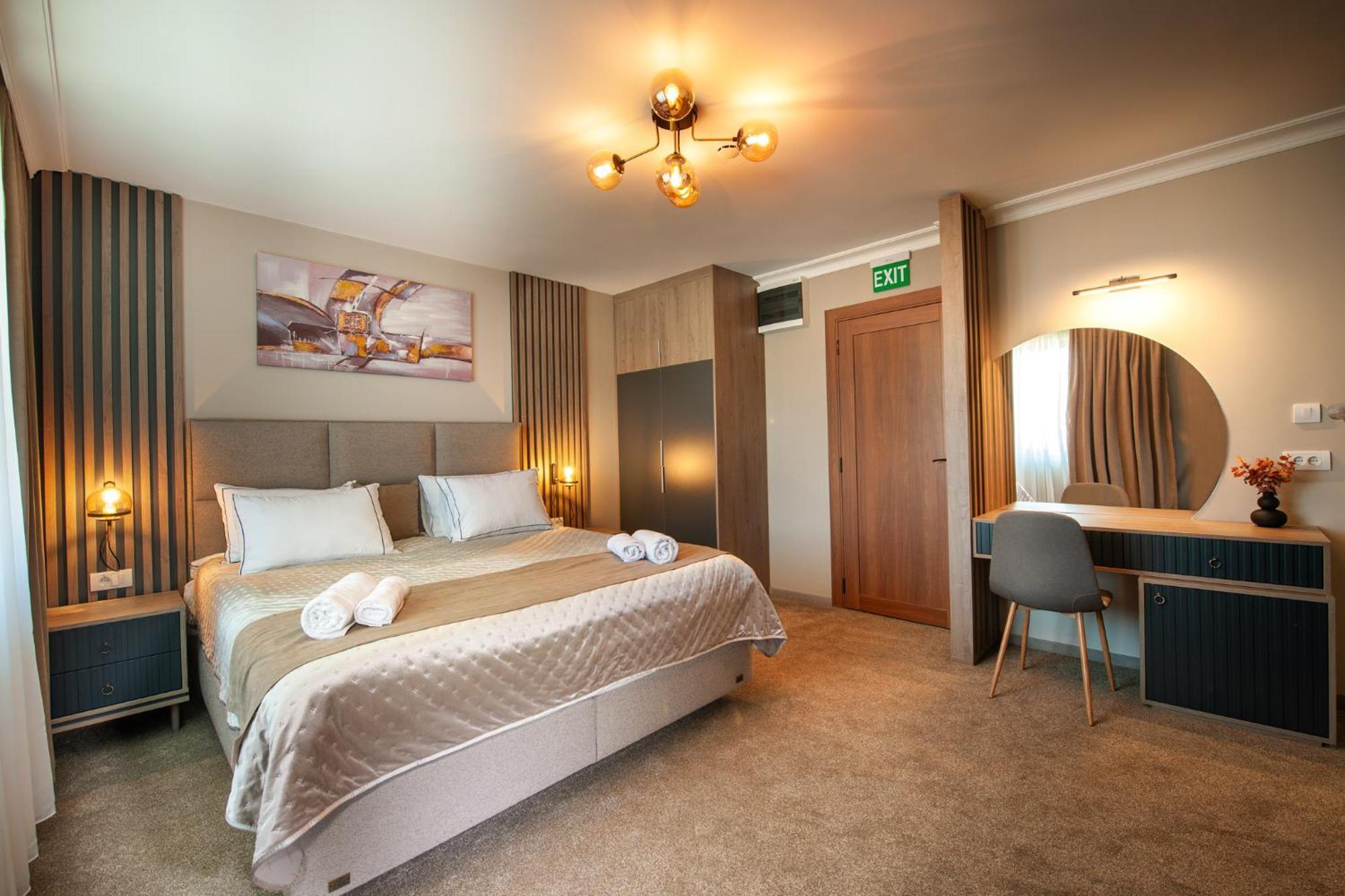 קראלג'בו Hotel Kralj מראה חיצוני תמונה