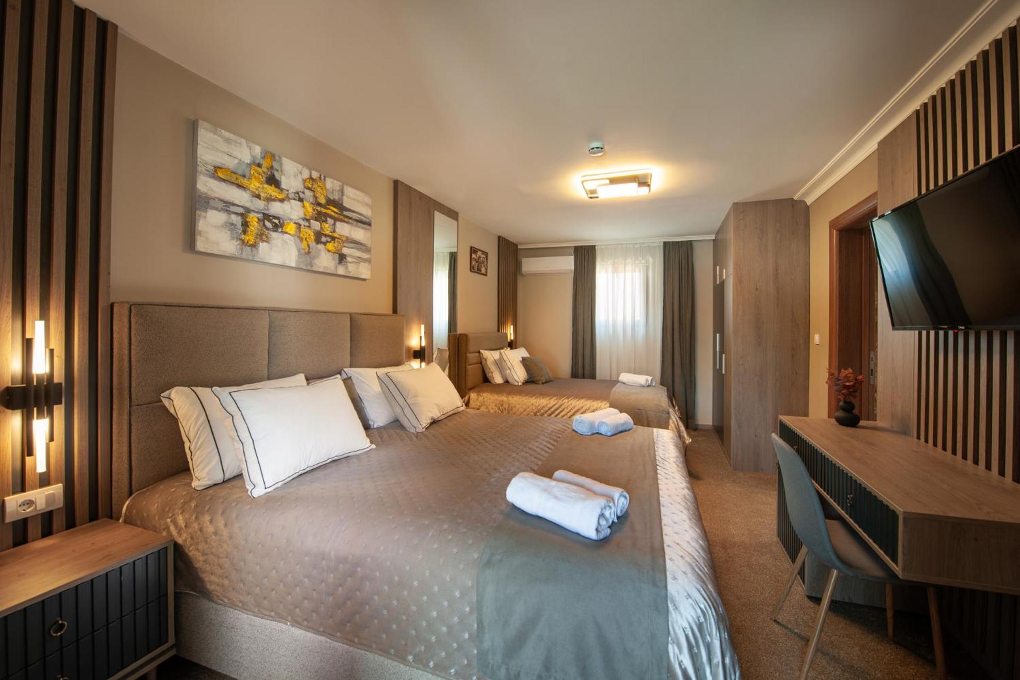 קראלג'בו Hotel Kralj מראה חיצוני תמונה